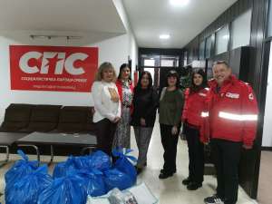 Forum žena SPS Požarevac uručio humanitarnu pomoć Crvenom krstu - Hit Radio Pozarevac, Branicevski okrug